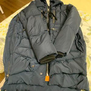 Never worn Orolay small navy coat